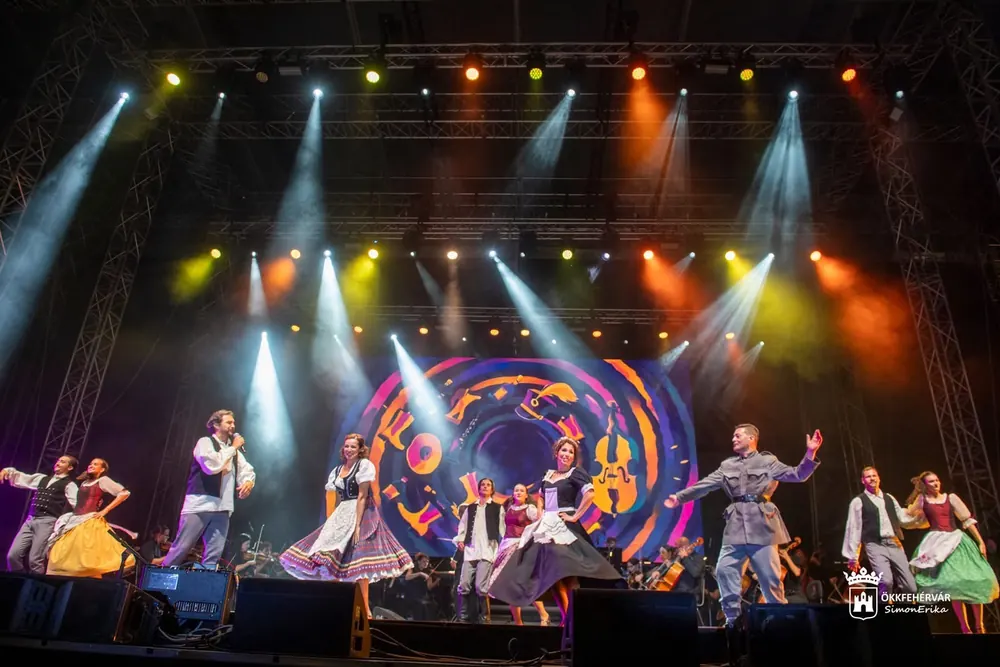 The full stage: the circling motif on the LED wall with the company in front